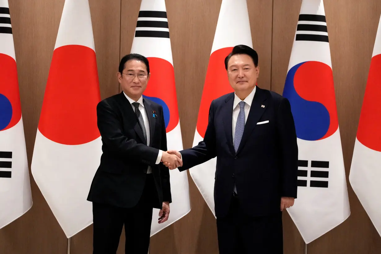 Japan PM Kishida meets S.Korea President Yoon in Seoul