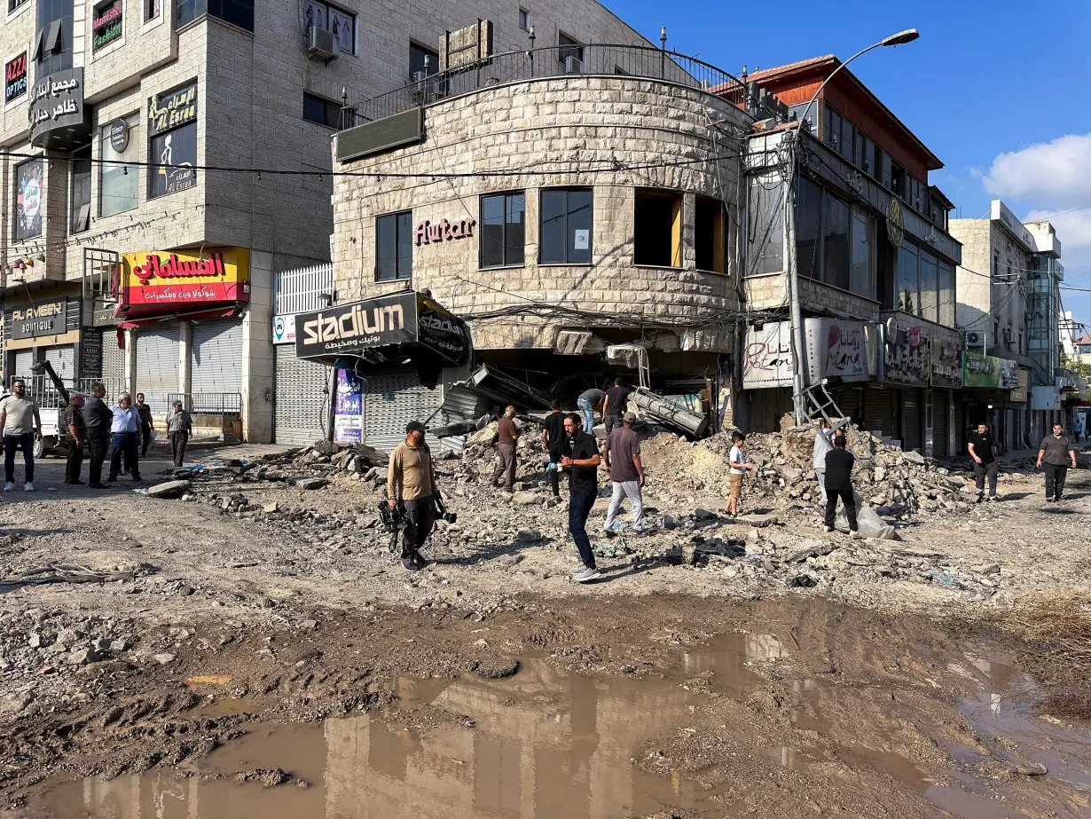 Israeli forces pull out of Jenin leaving a trail of destruction