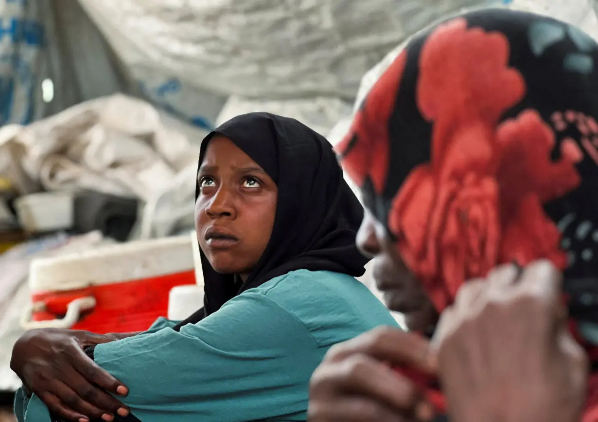 FILE PHOTO: Families displaced by RSF advances in Sudan's El Gezira and Sennar states shelter at the Omar ibn al-Khattab displacement site, Kassala state