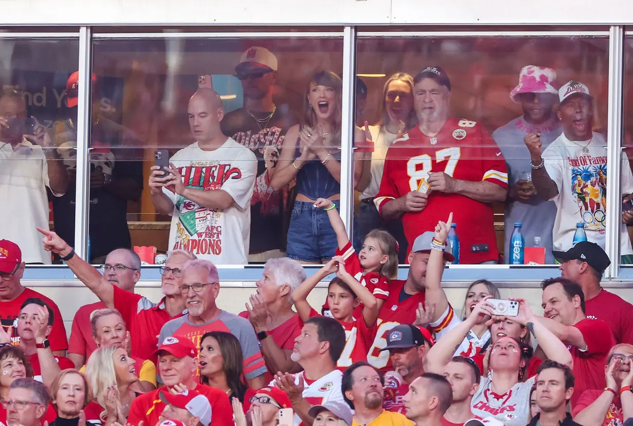 Taylor Swift cheers on Travis Kelce as Kansas City Chiefs win season opener