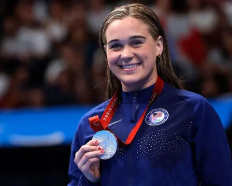 American swimmer Ali Truwit wins silver medal 16 months after losing her leg in a shark attack