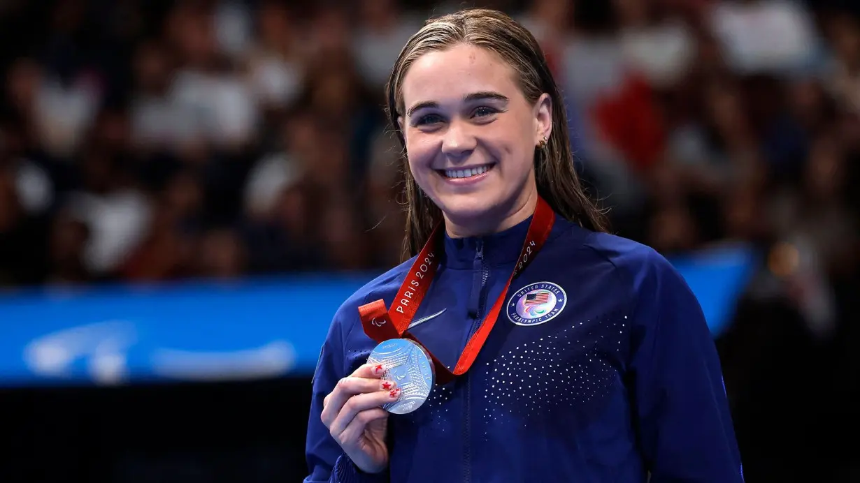 American swimmer Ali Truwit wins silver medal 16 months after losing her leg in a shark attack