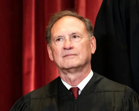 Justice Alito reports receiving concert tickets from German noblewoman