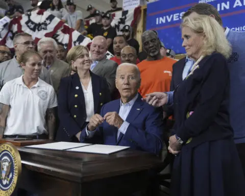 Biden signs 'common sense' order prioritizing federal grants for projects with higher worker wages