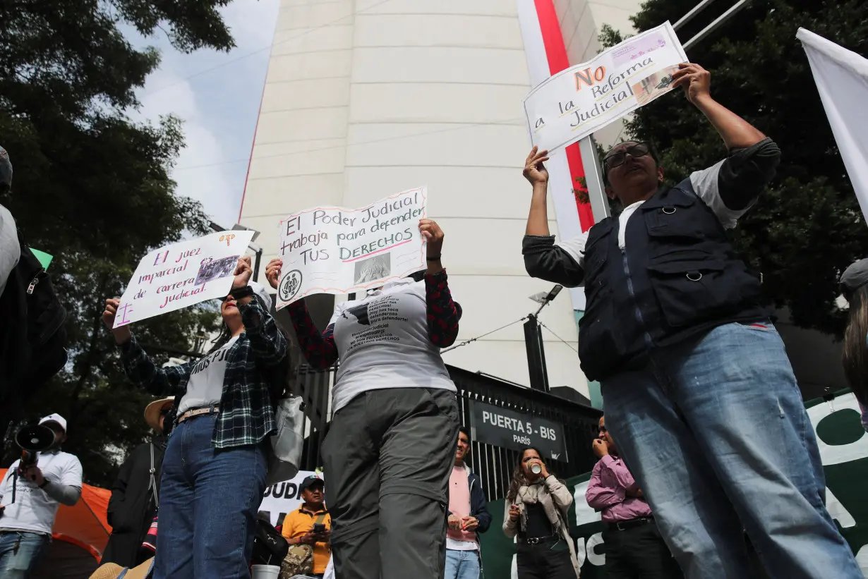 Protest against the controversial overhaul of Mexican courts