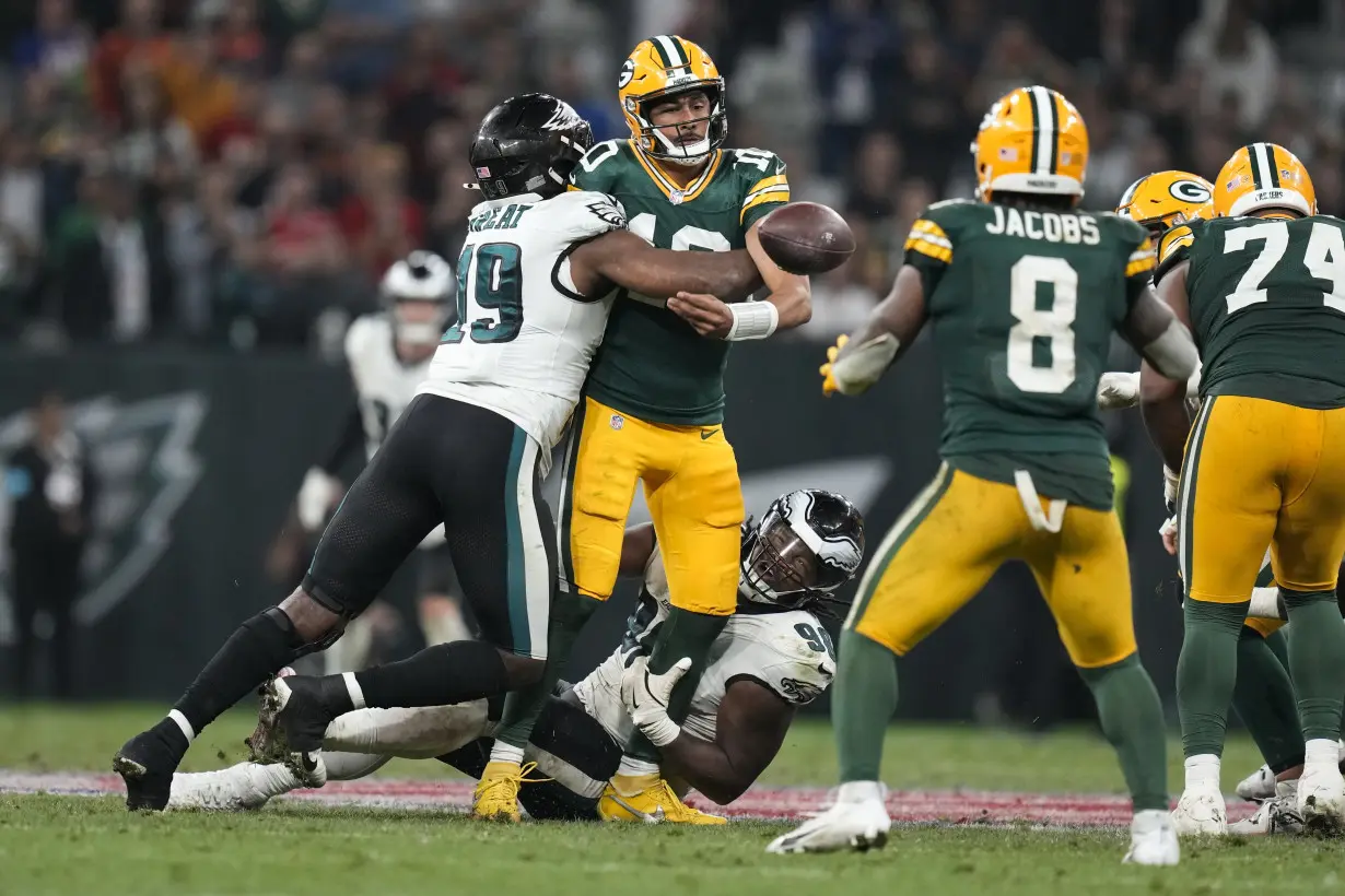 Packers QB Jordan Love injured in closing seconds of loss to Eagles in Brazil