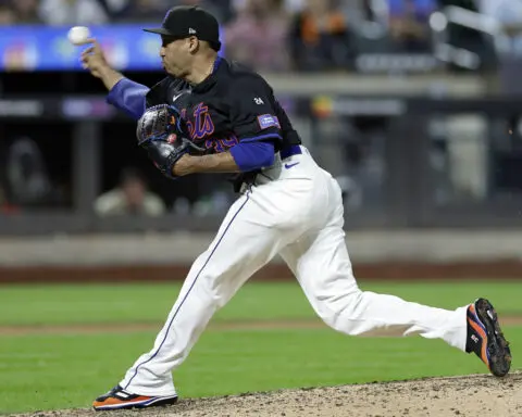 Díaz brothers pitch in same game for 1st time as Mets top Reds in front of family at Citi Field