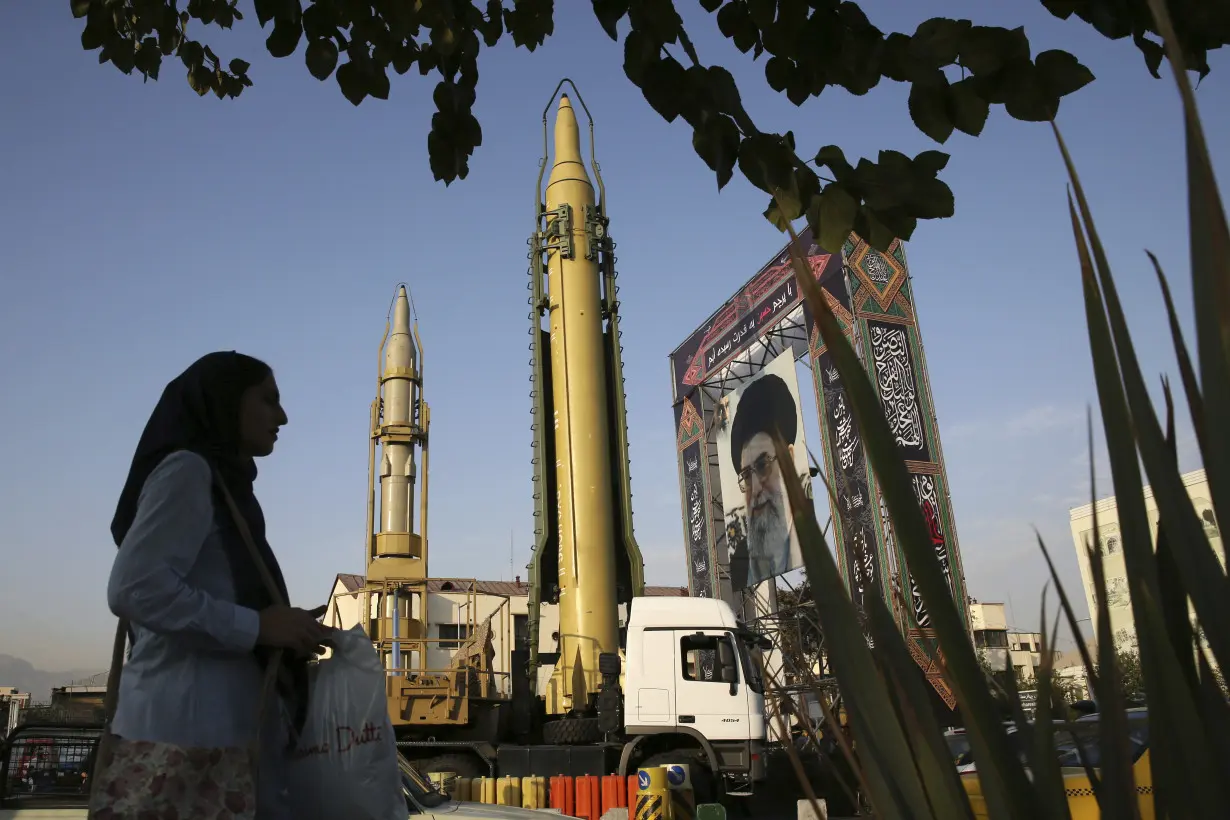 US believes Iran has transferred short-range ballistic missiles to Russia, AP sources say