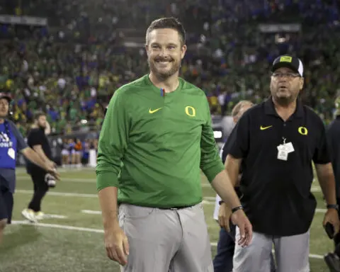 No. 7 Oregon beats Boise State 37-34 on last-second field goal