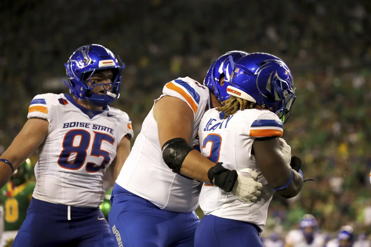 No. 7 Oregon beats Boise State 37-34 on last-second field goal