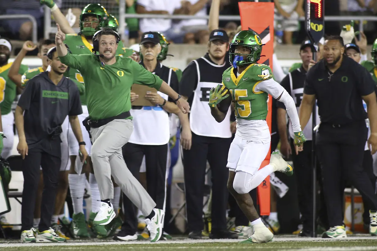 No. 7 Oregon beats Boise State 37-34 on last-second field goal