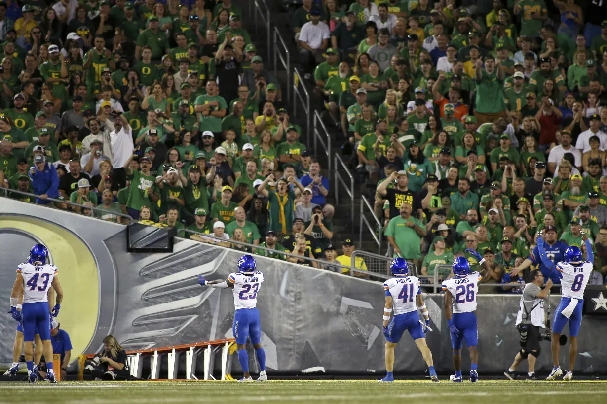 No. 7 Oregon beats Boise State 37-34 on last-second field goal