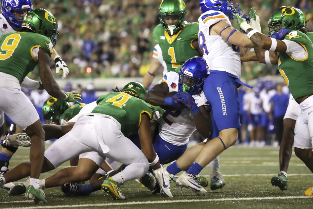 No. 7 Oregon beats Boise State 37-34 on last-second field goal