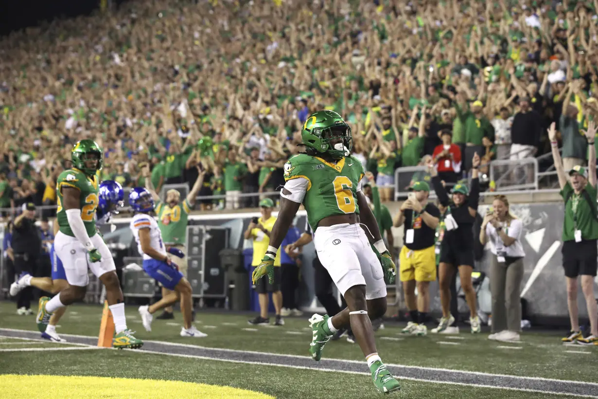 No. 7 Oregon beats Boise State 37-34 on last-second field goal