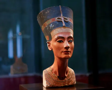 Egyptian archaeologist calls on Berlin to return Nefertiti bust