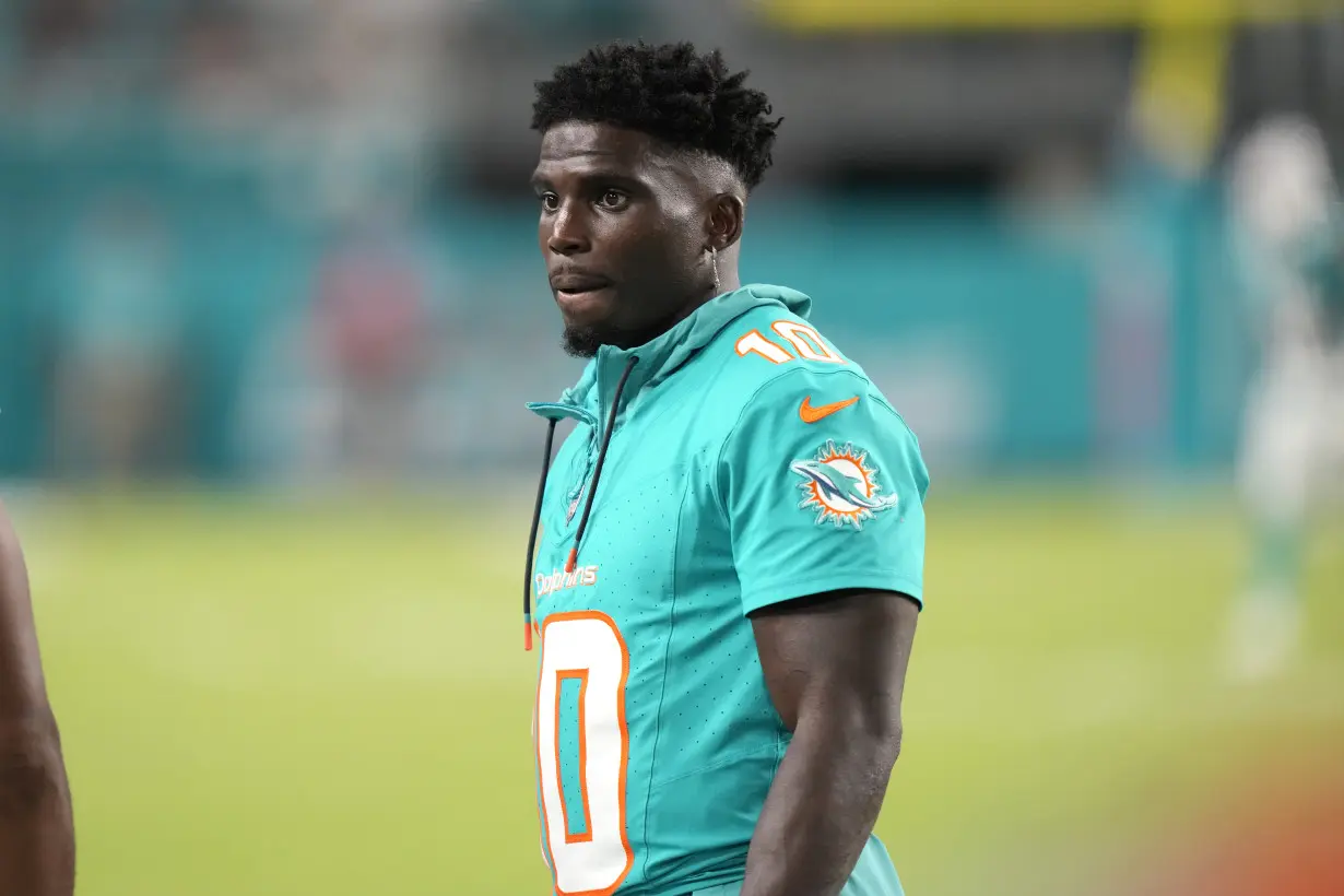 Tyreek Hill is detained by police before Dolphins game. Officer is subsequently placed on leave