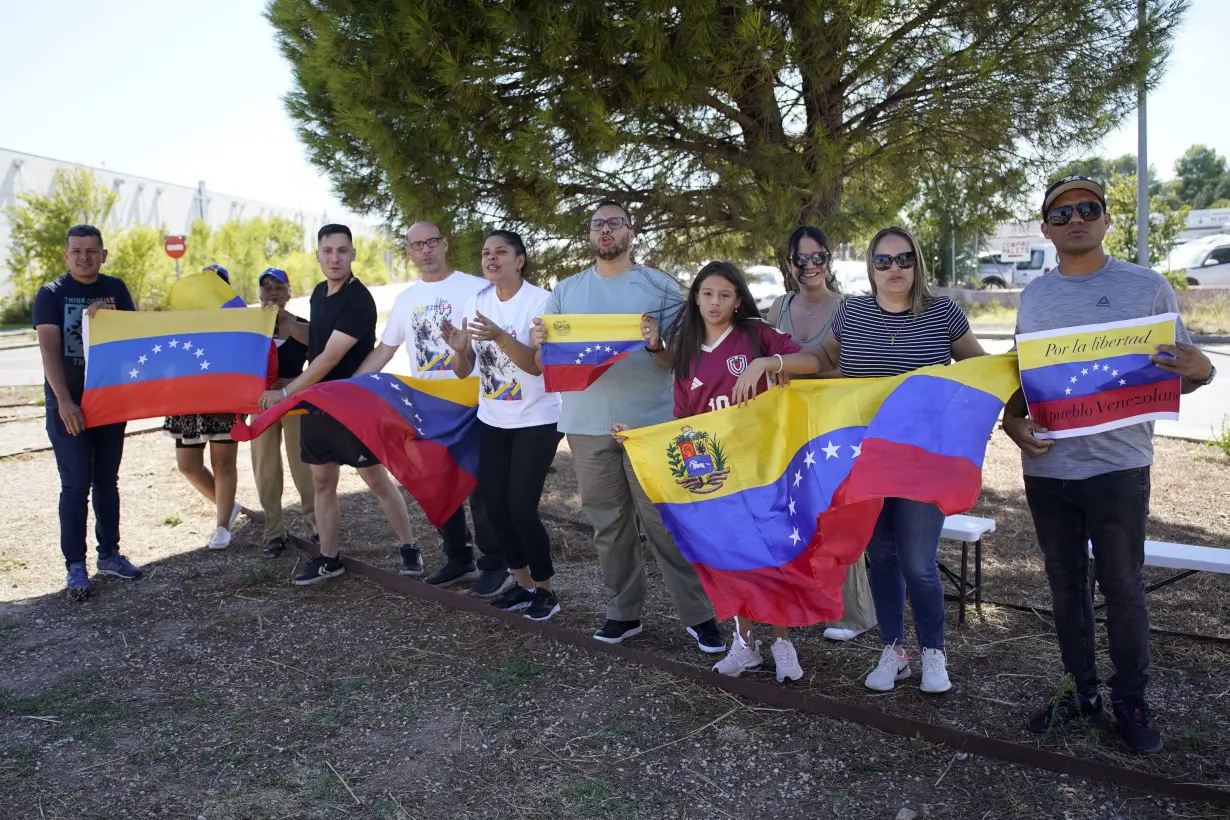 Opposition presidential candidate González flees Venezuela for asylum in Spain