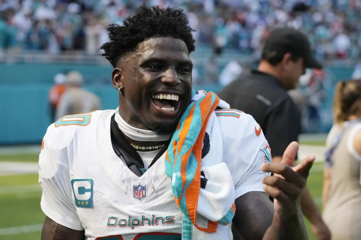 Tyreek Hill is detained by police before Dolphins game. Officer is subsequently placed on leave