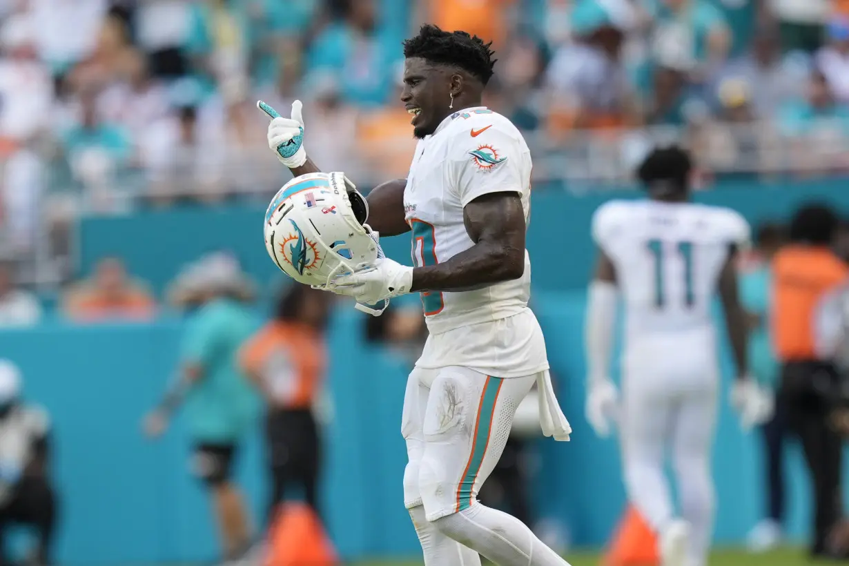 Tyreek Hill is detained by police before Dolphins game. Officer is subsequently placed on leave