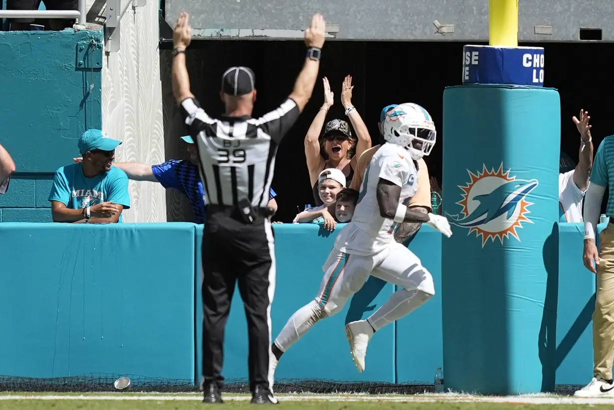 Tyreek Hill is detained by police before Dolphins game. Officer is subsequently placed on leave