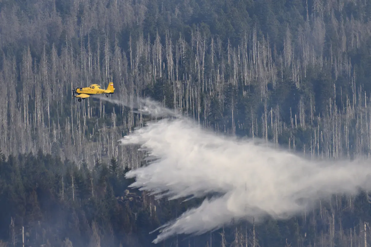 Lightning could worsen wildfire east of LA already threatening 35,000 homes and buildings