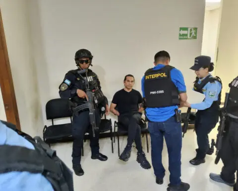 El Salvador police chief, accused embezzler among 9 killed in helicopter crash
