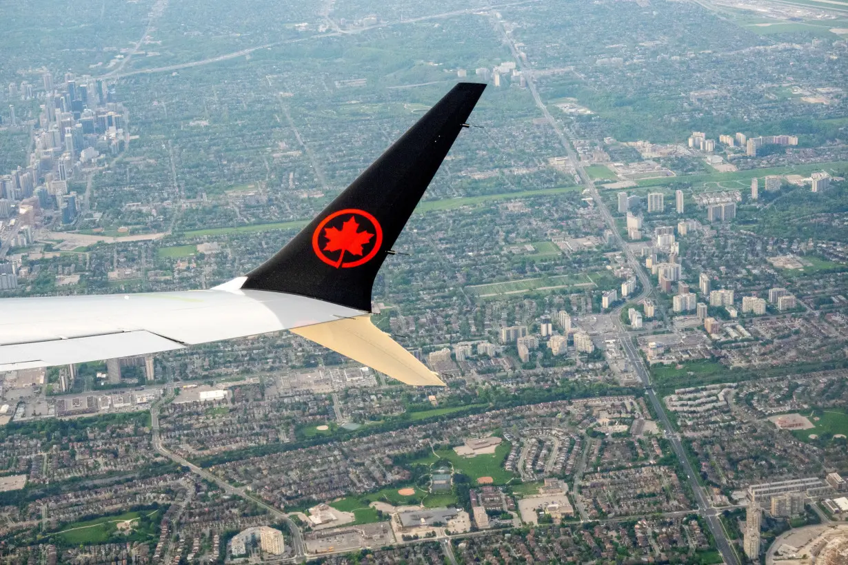 FILE PHOTO: Air Canada planes in Toronto