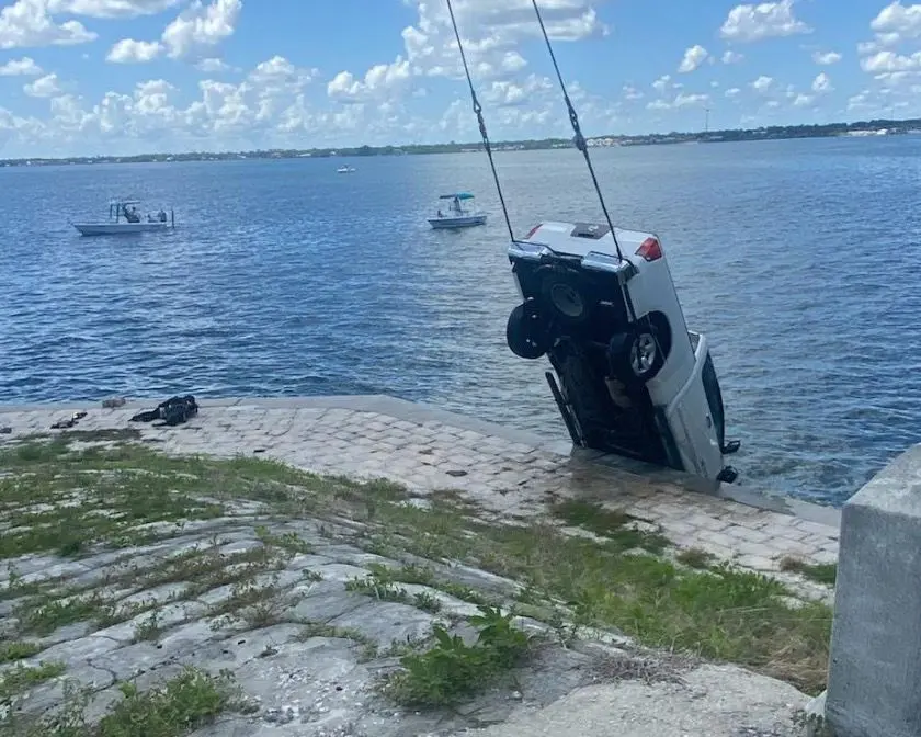 Bystanders hold driver's head above water after crash in Florida