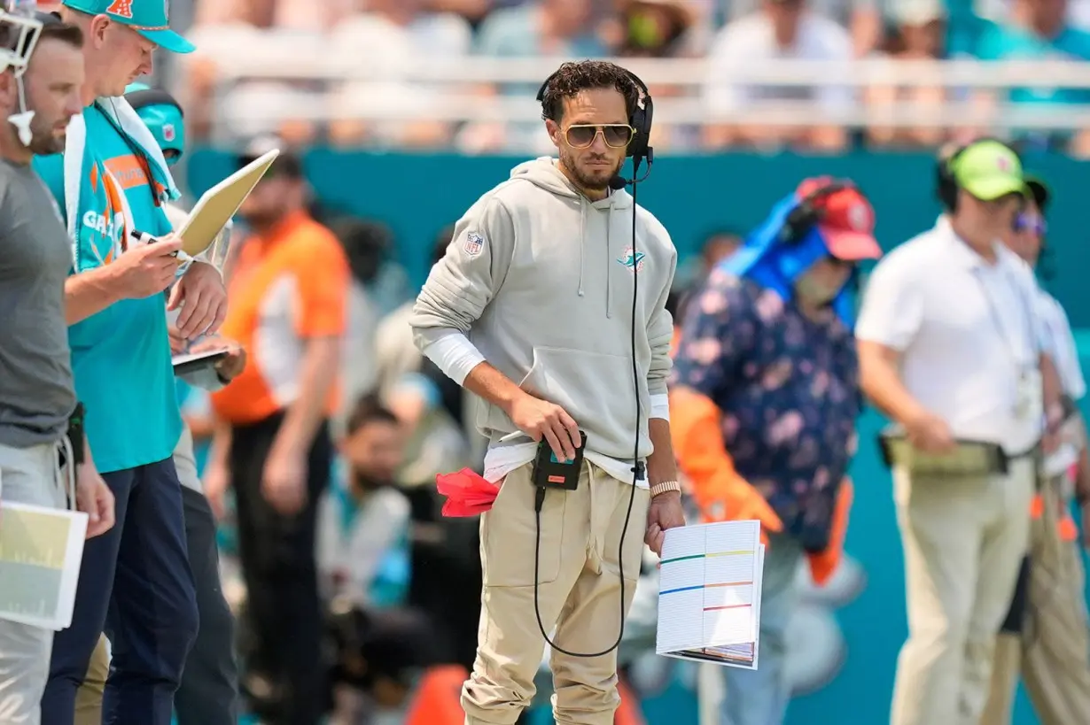 Dolphins coach on Tyreek Hill situation: 'It's been hard for me to not find myself more upset the more I think about it'