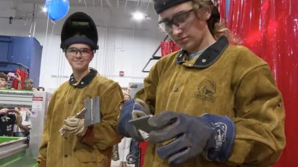 Virginia Beach schools open new welding lab aimed at getting students in maritime careers