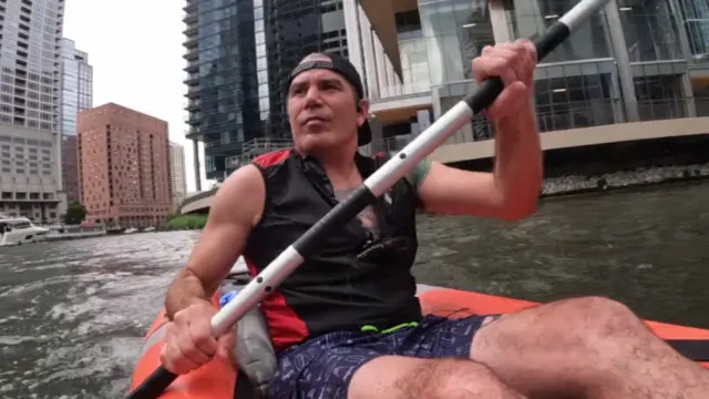 For Chicago kayaker, a commute to work on the river provides all sorts of surprises