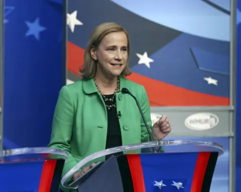 Former US Sen. Ayotte to face former Manchester Mayor Craig in New Hampshire governor's race