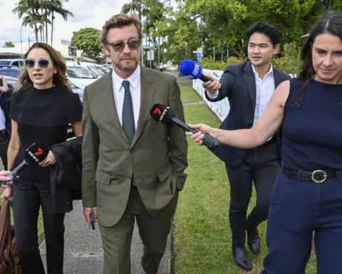 'The Mentalist' star Simon Baker admits drinking and driving in Australia