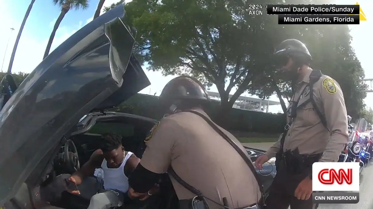 Tyreek Hill's attorney demands immediate firing of officer in traffic stop