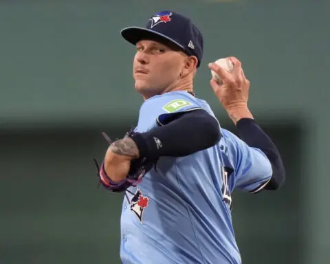 Blue Jays pitcher Bowden Francis has no-hitter through 8 innings against the Mets