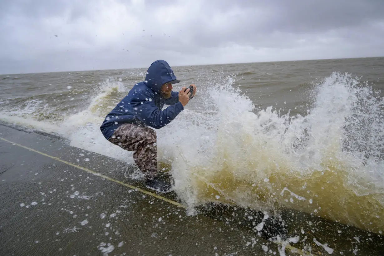 Thousands in the dark as Hurricane Francine strikes Louisiana, raising flood fears