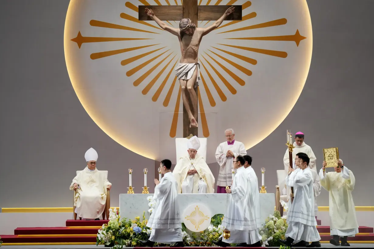 Pope marvels at Singapore's skyscrapers and asks that the lowest migrant workers not be forgotten