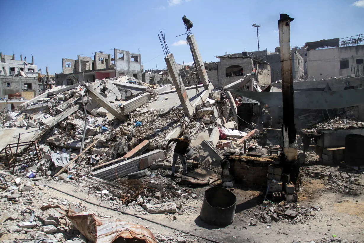 Gazans burn plastic waste to produce alternative fuel amid scarcity in north Gaza