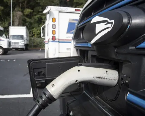 USPS' long-awaited new mail truck makes its debut to rave reviews from carriers