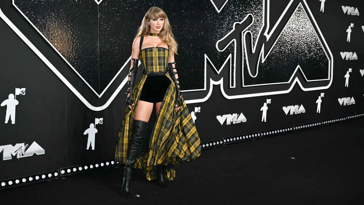 Taylor Swift's tartan VMAs look was an edgy step away from her signature style