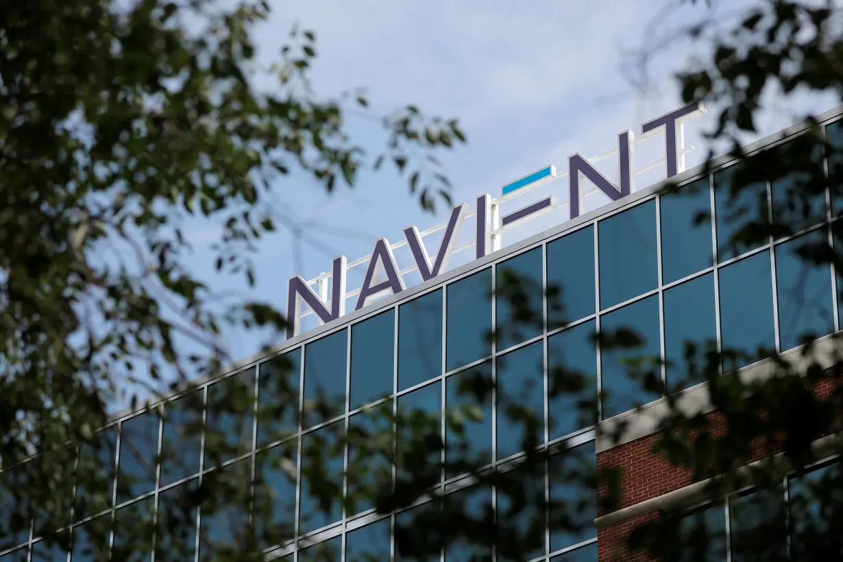 US bans Navient from servicing federal student loans