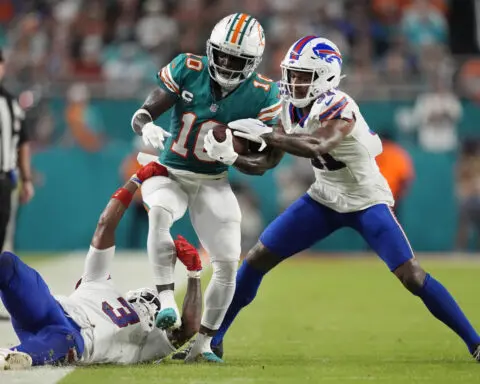 Tyreek Hill has quiet night for Dolphins in blowout loss to Bills