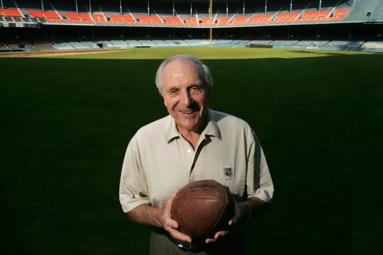 Joe Schmidt, Detroit Lions linebacker and Pro Football Hall of Famer, dies aged 92