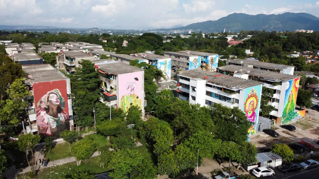 Artists seek to erase traces of violence with murals in a neighborhood in El Salvador