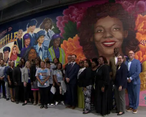 Mural honors Nashville's first female bus driver, Elizabeth Duff