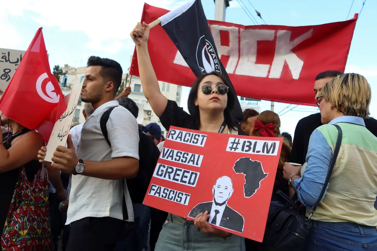 Tunisians protest against president ahead of election