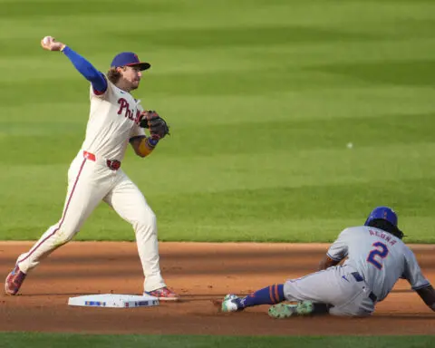 Infield prospect Luisangel Acuña gets 2 hits in big league debut with the Mets