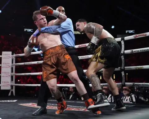 Canelo Alvarez wins unanimous decision in dominating title defense against Edgar Berlanga