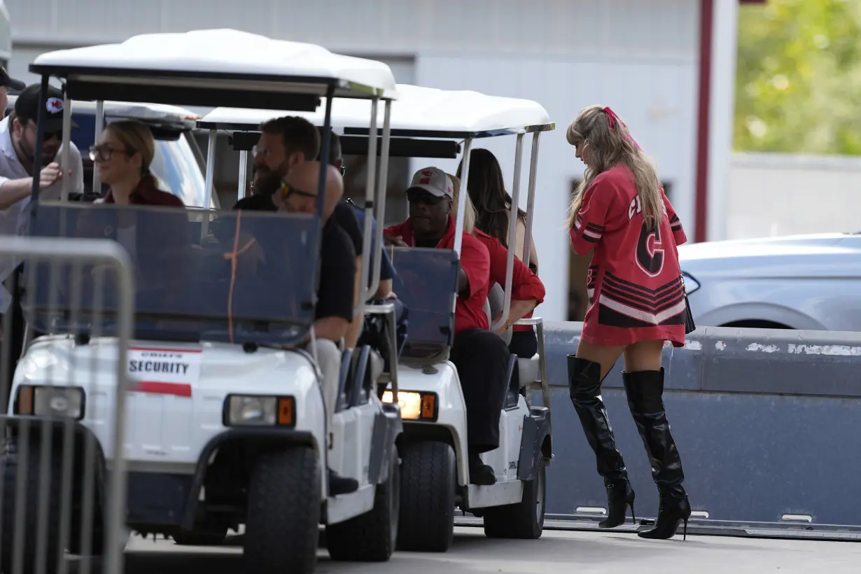 Taylor Swift, fresh off the VMAs, back at Arrowhead to watch boyfriend Travis Kelce and the Chiefs