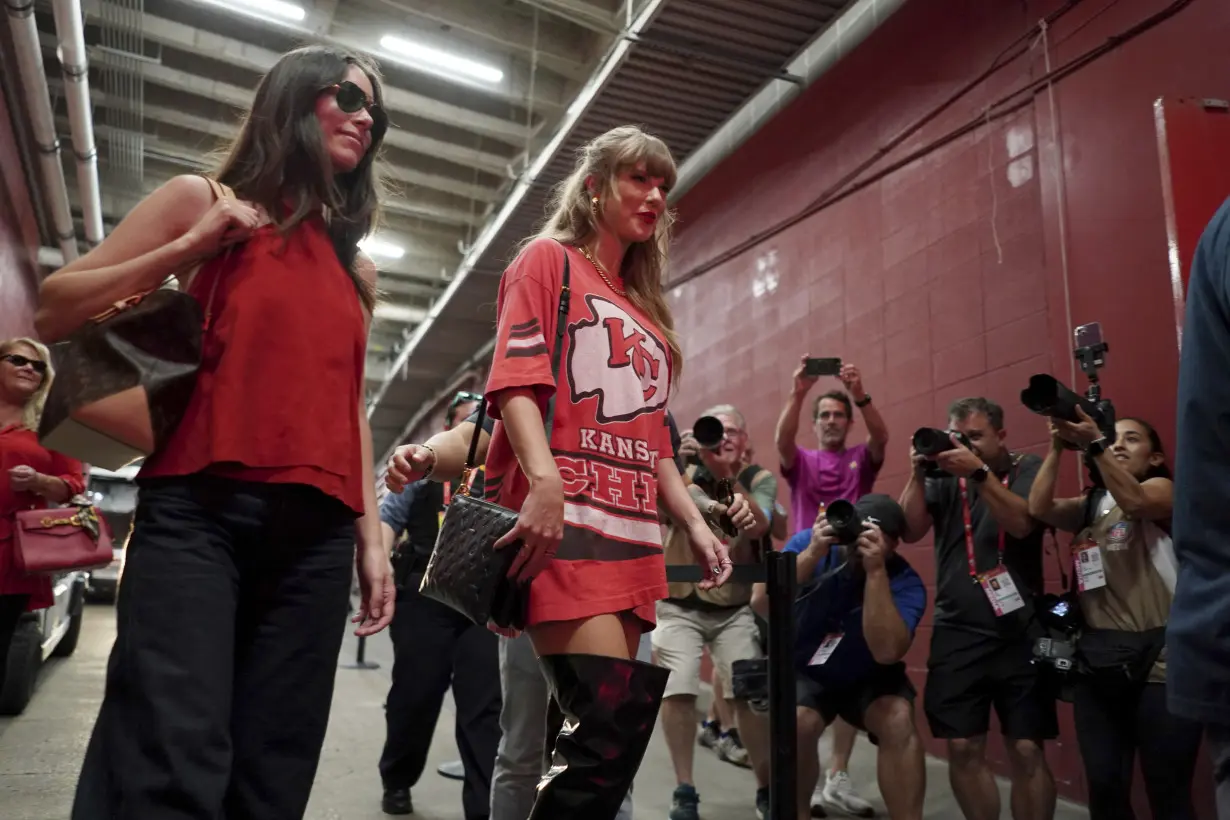 Taylor Swift, fresh off the VMAs, back at Arrowhead to watch boyfriend Travis Kelce and the Chiefs